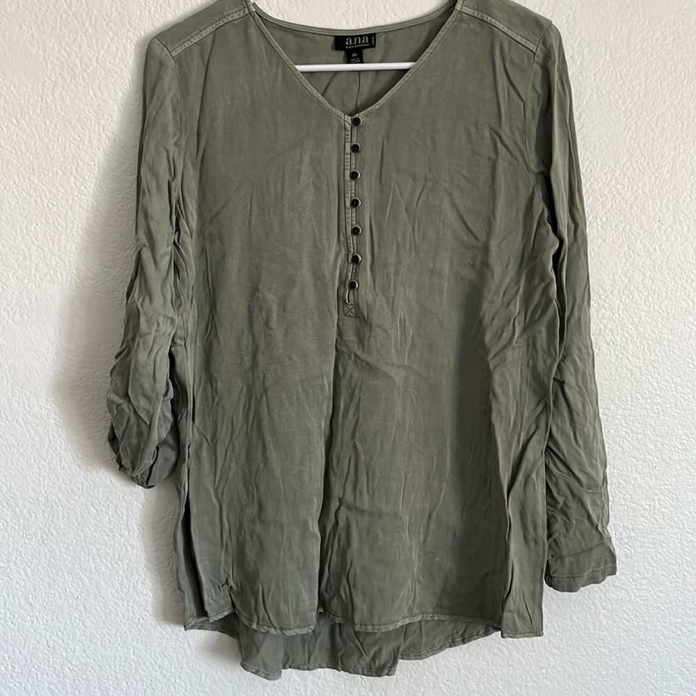 (NWT) a.n.a green long sleeve with buttons
